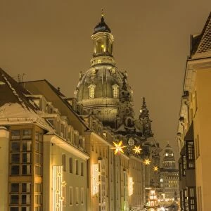 Manzgasse Christmas Market with the Frauenkirche in the background, Dresden, Saxony, Germany, Europe