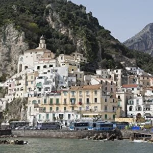 The maritime town of Amalfi nestling below mountains, Amalfi Coast (Costiera Amalfitana), UNESCO World Heritage Site, Campania, Italy, Mediterranean, Europe