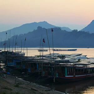 Mekong River at sunset, Luang Prabang, Laos, Indochina, Southeast Asia, Asia