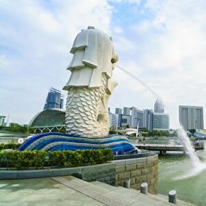 Merlion statue, the national symbol of Singapore and its most famous landmark, Merlion Park