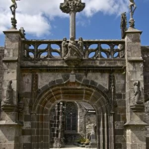 Monumental Gate, flamboyant 16th century style showing Christ on the cross flanked by the two thieves, La Martyre church enclosure, La Martyre, Finistere, Brittany, France, Europe
