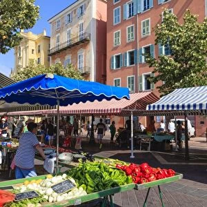 The morning fruit and vegetable market in Cours Saleya, Old Town, Nice, Alpes-Maritimes, Provence, Cote d Azur, French Riviera, France, Europe