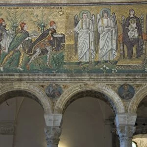 Mosaic depicting the Three Kings bringing gifts to the Holy Child, 6th century basilica di Sant Apollinare Nuovo, UNESCO World Heritage Site, Ravenna, Emilia-Romagna