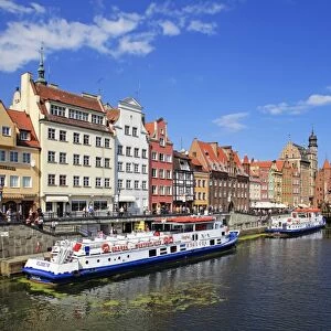 Motlawa Riverbank with the Old town of Gdansk, Gdansk, Pomerania, Poland, Europe