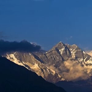 Mount Lhotse, 8501 metres and Mount Ama Dablam, 6856 metres, , Khumbu (Everest) Region, Nepal, Himalayas, Asia