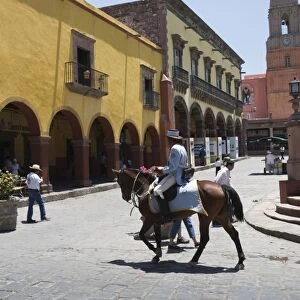Mounted policeman, San Miguel de Allende (San Miguel), Guanajuato State