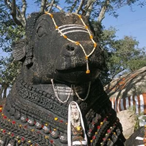 Nandi bull statue