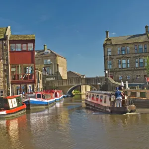 Narrow boats on the Liverpool Leeds canal, in the basin at Skipton, Yorkshire Dales National Park