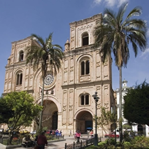 The new Catedral de la Inmaculada Concepcion built in 1885, on Parque Calderon