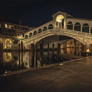 Night view of the Rialto Bridge, Grand Canal, Venice, UNESCO World Heritage Site, Veneto, Italy, Europe