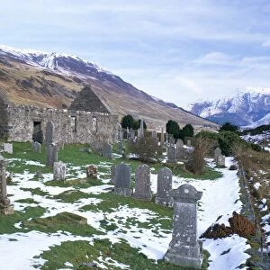 Old church of Kintail dating from 1050 and gravestones