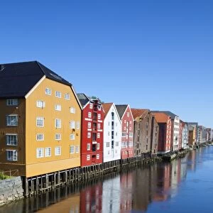 Old fishing warehouses reflected in the River Nidelva, Trondheim, Sor-Trondelag, Norway, Scandinavia, Europe