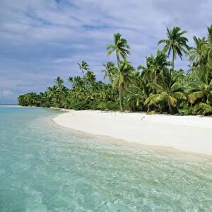 Palms, white sand and turquoise water, One Foot Island, Aitutaki, Cook Islands