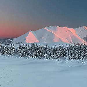 Panoramic winter view of the massif of Viglio mountain covered with snow at sunset, Simbruini regional park, Apennines, Latium (Lazio), Italy, Europe