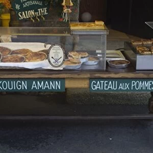 Patisserie in the old Walled Town of Concarneau with signs in Breton and French languages