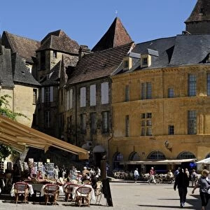 Place de la Liberte in the old town, Sarlat, Dordogne, France, Europe