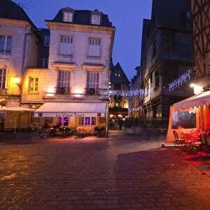 Place Plumereau in Vieux Tours on a late December evening, Tours, Indre-et-Loire, France, Europe