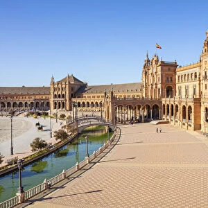 Plaza de Espana with canal and bridge, Maria Luisa Park, Seville, Andalusia, Spain