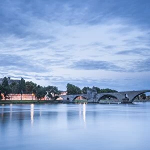 The Pont d Avignon at dawn, Avignon, Vaucluse, Provence, France, Europe