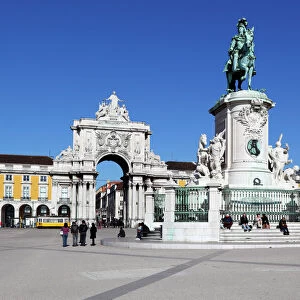 Praca do Comercio with equestrian statue of Dom Jose and Arco da Rua Augusta, Baixa, Lisbon, Portugal, Europe