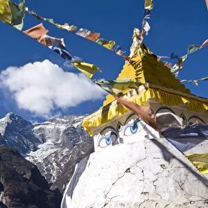 Prayer flags and Buddhist stupa, Namche Bazaar, Solu Khumbu Region, Nepal, Himalayas, Asia