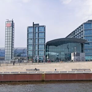 The railway station, Lehrter Bahnhof seen from the Spree in the center of Berlin