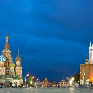 Red Square, St. Basils Cathedral and the Saviors Tower of the Kremlin, UNESCO World Heritage Site