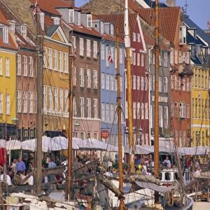 Restaurants in the Nyhavn waterfront area, Copenhagen, Denmark, Scandinavia, Europe