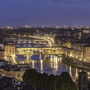 The River Arno and Ponte Vecchio at dusk, UNESCO World Heritage Site, Florence, Tuscany
