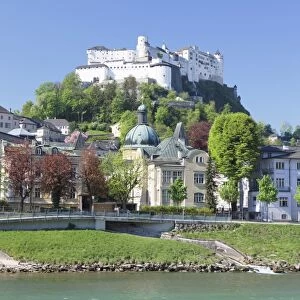 River Salzach with Hohensalzburg Castle and Kajetanerkirche Church, Salzburg, Salzburger Land, Austria, Europe