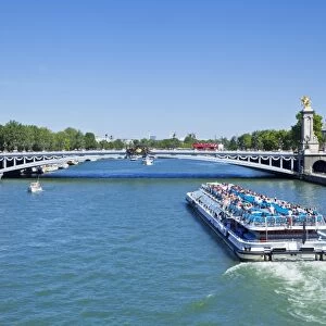 River Seine Cruise boat, Bateaux Mouches and the Pont Alexandre III Bridge, Paris, France, Europe
