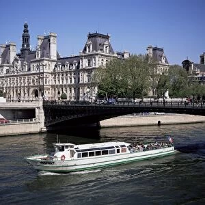 River Seine and Hotel de Ville, Paris, France, Europe