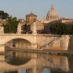 The River Tiber with the dome of St. Peters Basilica, Rome, Lazio, Italy, Europe