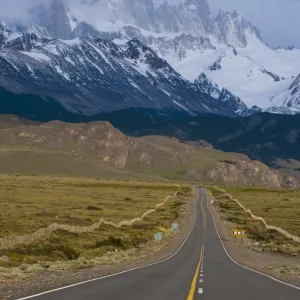 Road leading to Mount Fitzroy near El Chalten, Los Glaciares National Park, UNESCO World Heritage Site, Patagonia, Argentina, South America