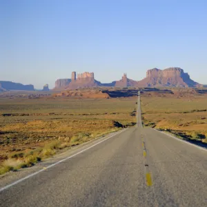 Road to Monument Valley