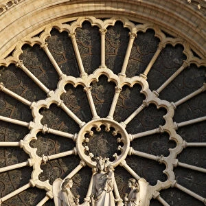 Rose window, Western facade, Notre Dame cathedral, Paris, France, Europe
