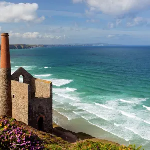 Ruins of Wheal Coates Tin Mine engine house, near St Agnes, Cornwall, England