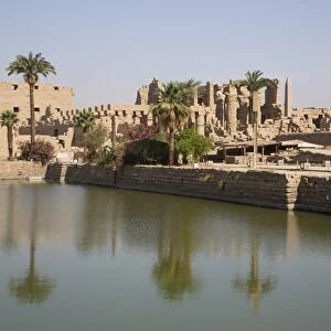 Sacred Lake (foreground), Karnak Temple, Luxor, Thebes, UNESCO World Heritage Site