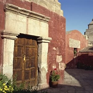 Santa Catalina Monastery dating from the 17th century, Plaza Socodobe and chapel roof