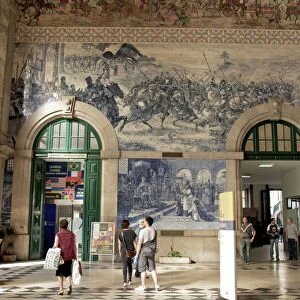 Sao Bento railway station decorated with azulejos, Porto, Portugal, Europe