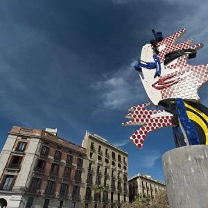 Sculpture entitled Barcelona Head by Roy Lichtenstein, Placa d Antoni Lopez
