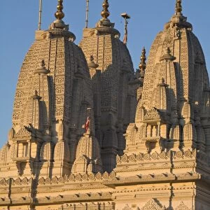 Shri Swaminarayan Mandir Temple, the largest Hindu temple outside India