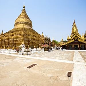 The Shwezigon Pagoda (Shwezigon Paya), a Buddhist temple located in Nyaung-U, a town near Bagan