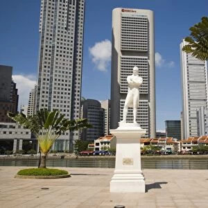 Sir Stamford Raffles statue and travellers palm at