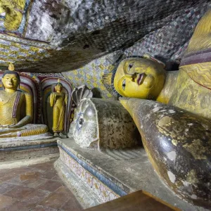 Sitting and reclining Buddha statues, Royal Rock Temple, Golden Temple of Dambulla, UNESCO World Heritage Site, Dambulla, Sri Lanka, Asia