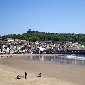 South Sands and Castle Hill, Scarborough, North Yorkshire, Yorkshire, England, United Kingdom, Europe