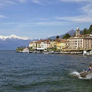 Spring sunshine in Bellagio, Lake Como, Lombardy, Italian Lakes, Italy, Europe