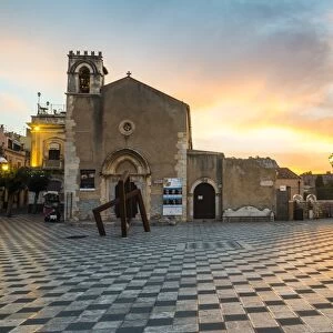 St. Augustines Church, sunrise in Piazza IX Aprile, Corso Umberto, the main street in Taormina, Sicily, Italy, Europe