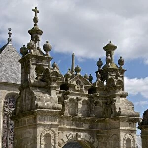 St. Thegonnec and its lantern turrets dating from 1587, St. Thegonnec triumphal gateway, Leon, Finistere, Brittany, France, Europe