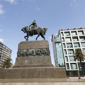 Statue of Artigas, Plaza Independencia (Independence Square), Montevideo